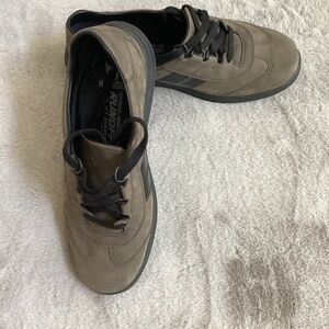 EUC Mephisto leather lace up walking shoes size 6 1/2 grey with black trim